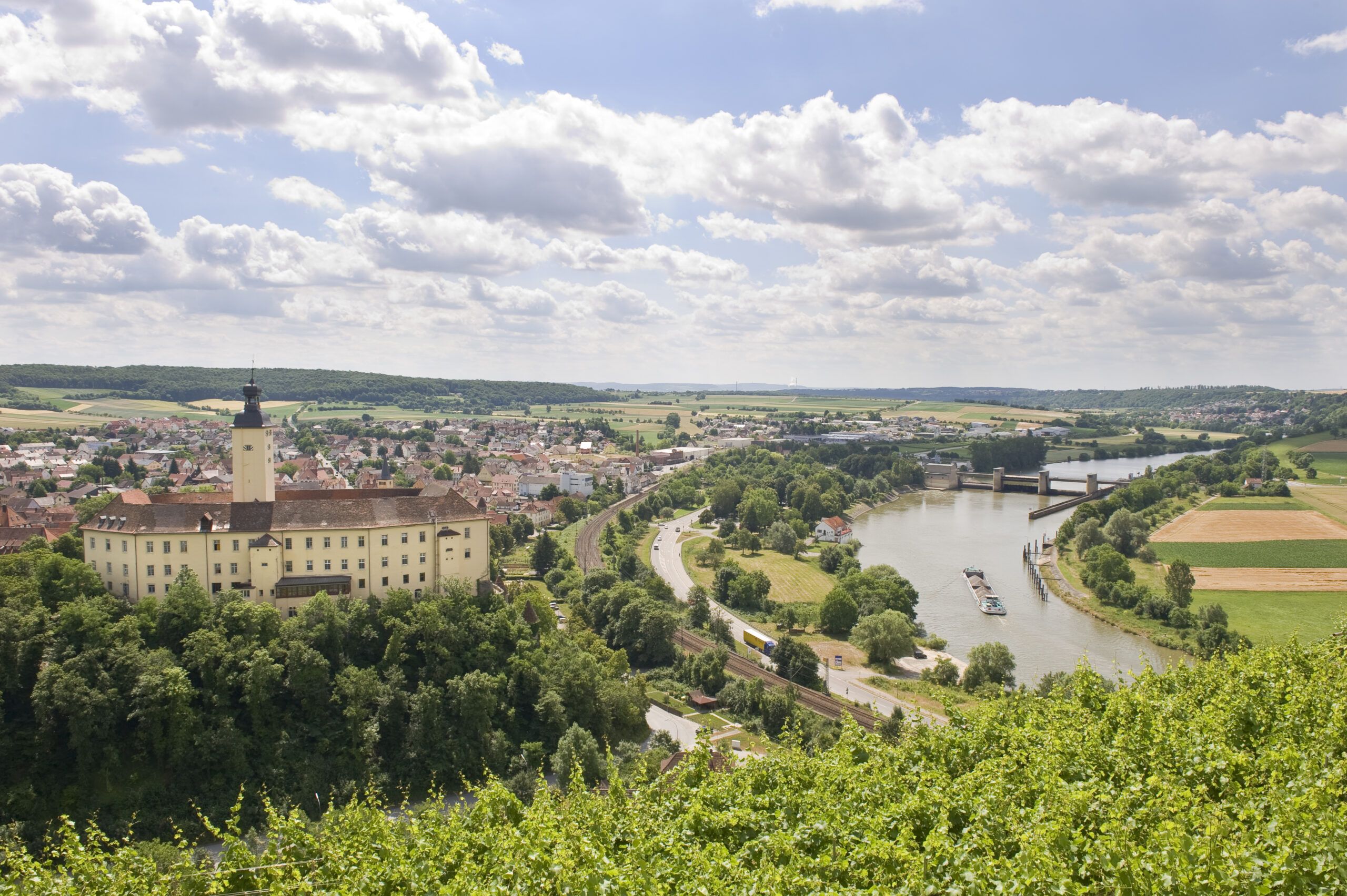Es ist ein Ausblick Bild zu sehen von Gundelsheim.