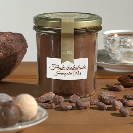 Für die Trinkschokolade Inkagold Pur wird edelherber Kakao genutzt und dies wird veredelt mit Gewürzen und Vanille. Schell Schokoladen