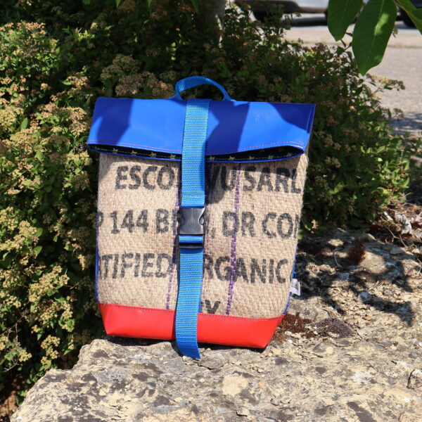 Rucksack Jute aus dem Kongo mit blau und rot